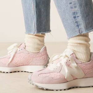 New Balance Women's Pink Lace-Up Retro Runners